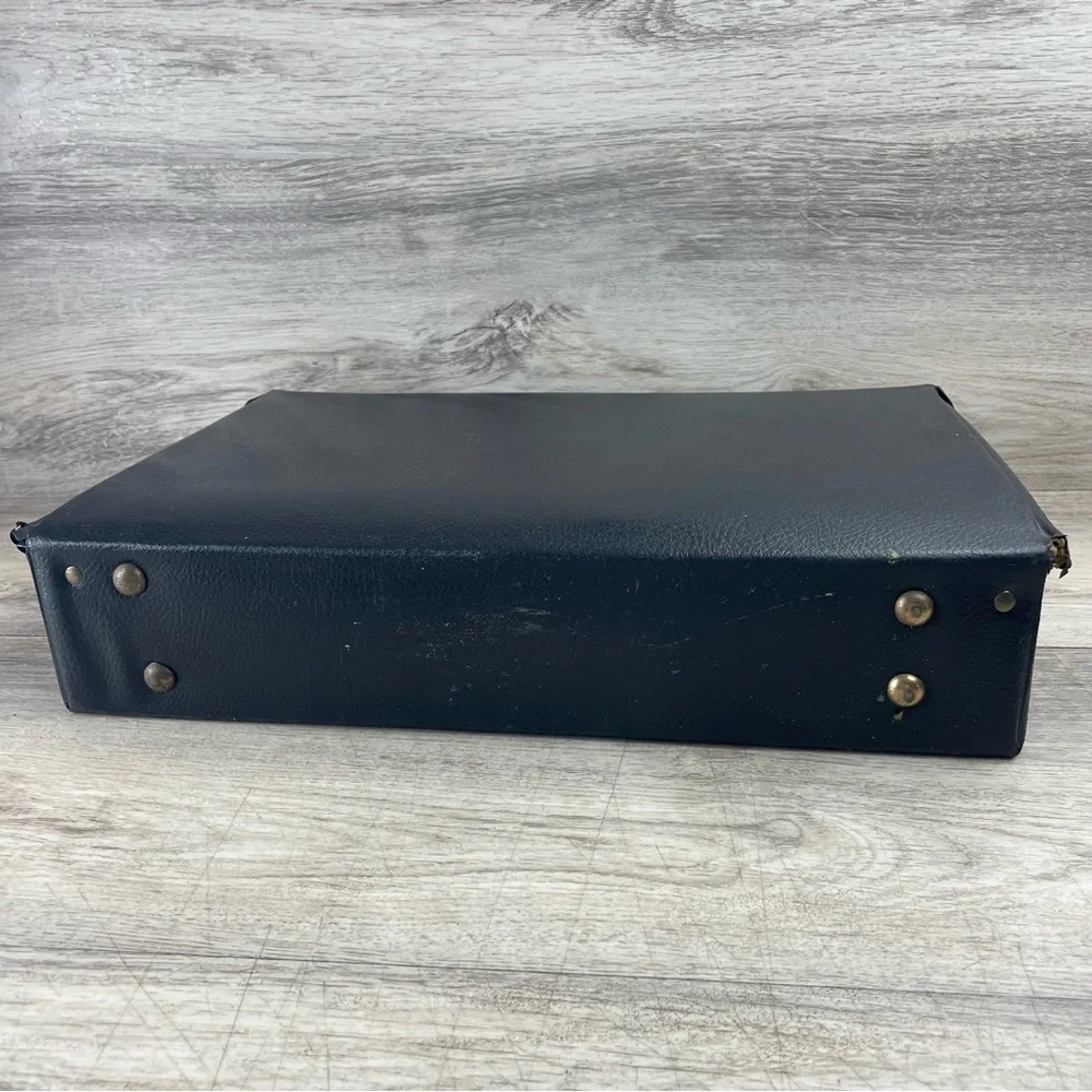 Vintage Worcester T&S Rochdale Mass Briefcase